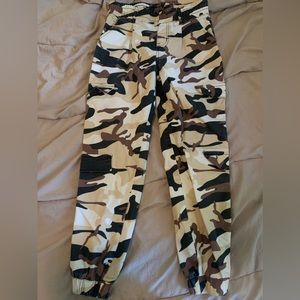 v.i.p camouflage pants size: 5/27